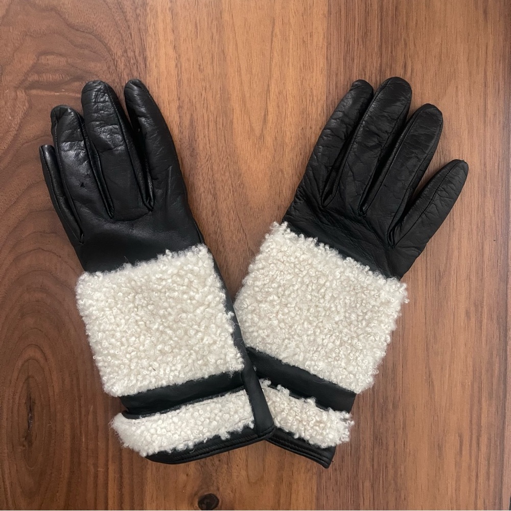 BLOOMINGDALES - Shearling Trim Leather Gloves - Black & Ivory